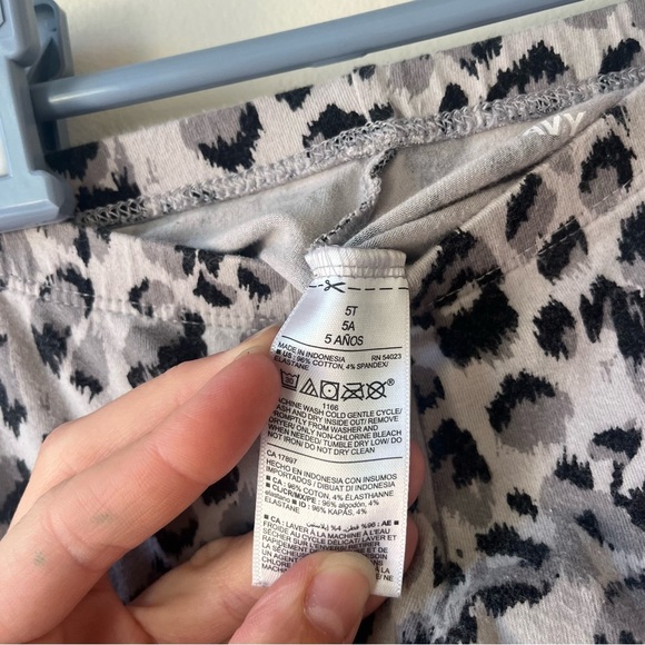 🌼 5/$25 Old Navy Girls Leopard Print Leggings Gray Black Size 5T - Picture 4 of 8